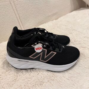 New Balance 520 fresh foam Women's Black and White Athletic Shoes
